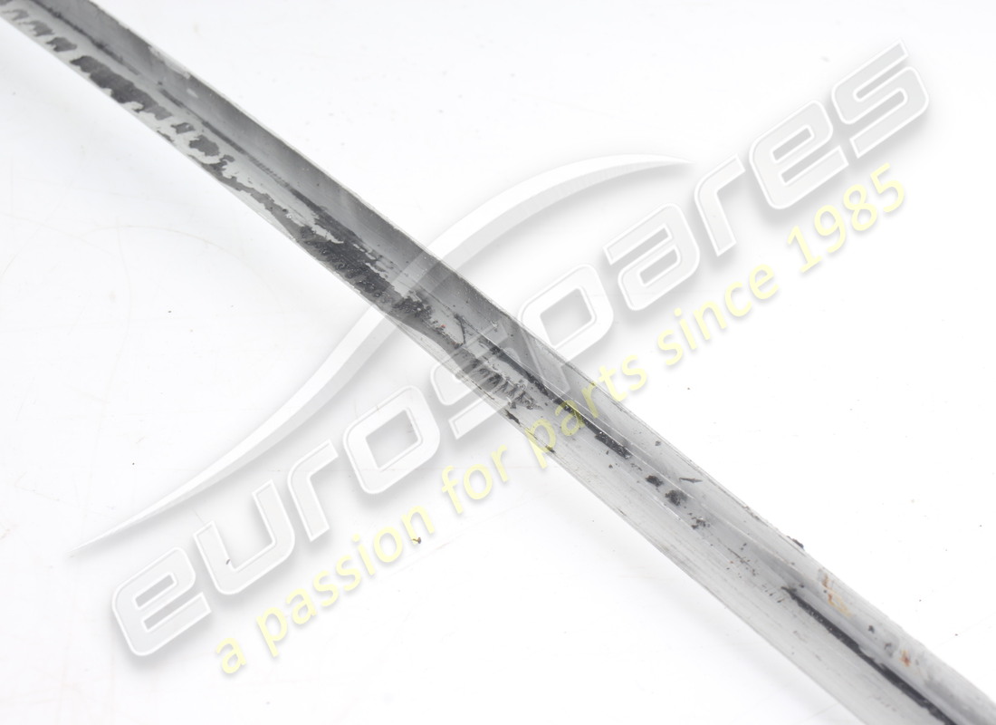 JUEGO DE MOLDURAS PARA PARABRISAS FERRARIUSADO 308GT4. NÚMERO DE PARTE 40022204A (5) juego de molduras para parabrisas ferrariusado 308gt4. número de parte 40022204a (5)