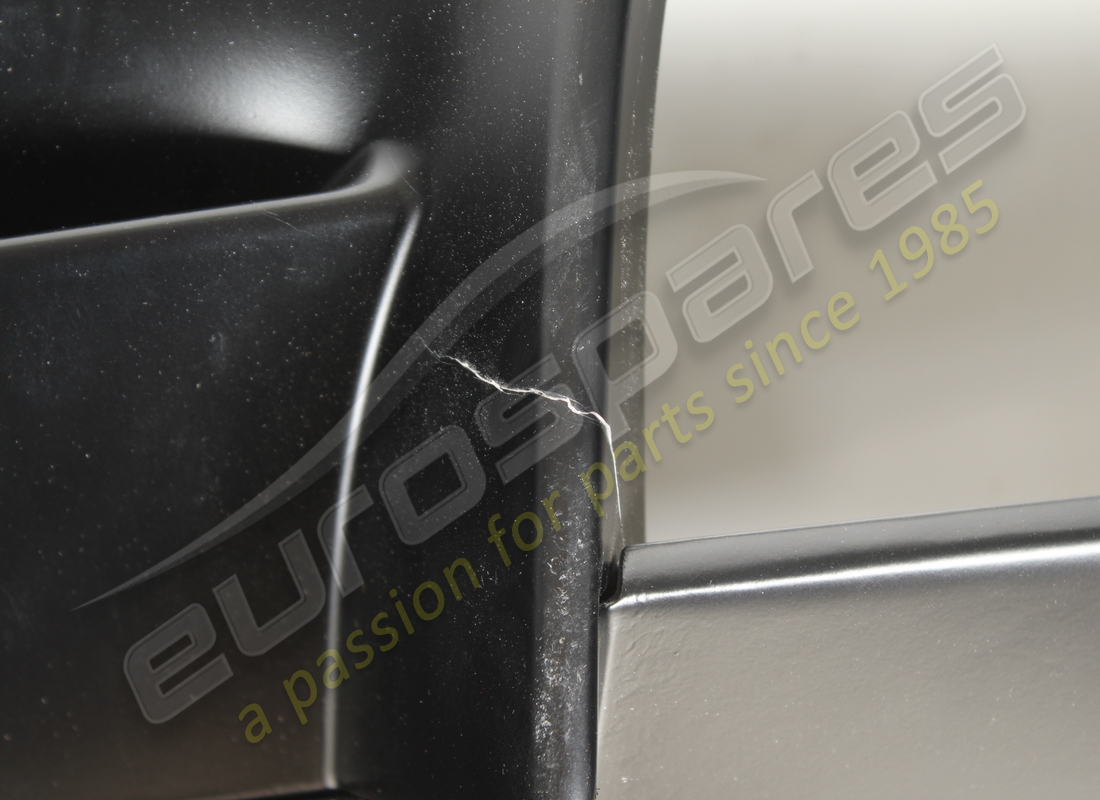 difusor trasero dañado ferrari. número de pieza 877913 (3)