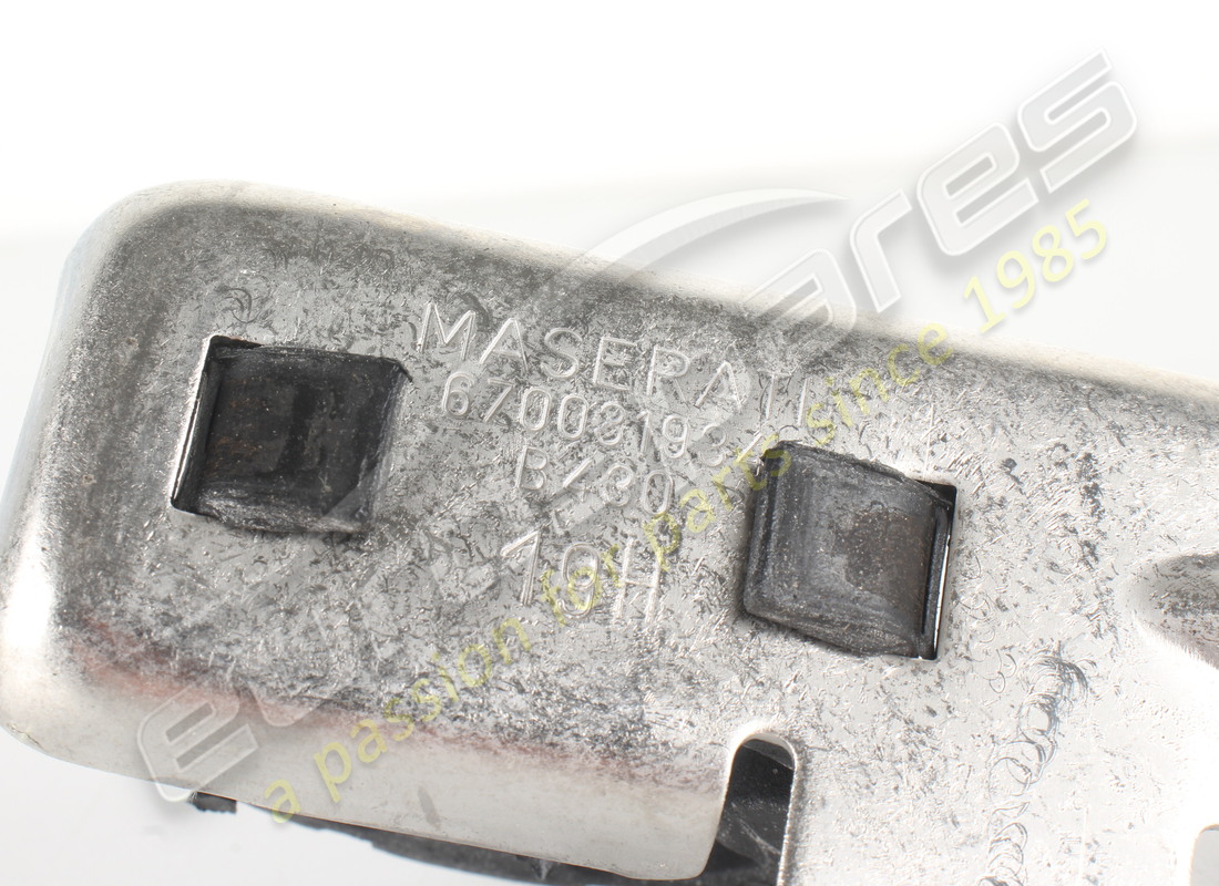 nuevo maserati soporte trasero derecho tubo de escape. número de pieza 670031934 (2)