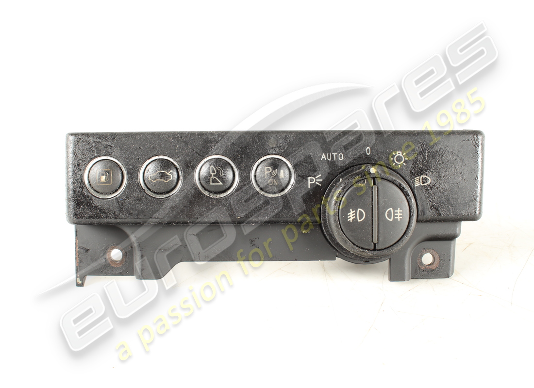 PANEL DE INTERRUPTORES DEL TABLERO USADO Maserati -OPCIONAL-. NÚMERO DE PIEZA 209291 (1)