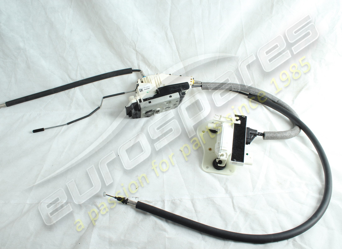 nueva maserati cerradura de la puerta delantera derecha. número de parte 670107780 (1)