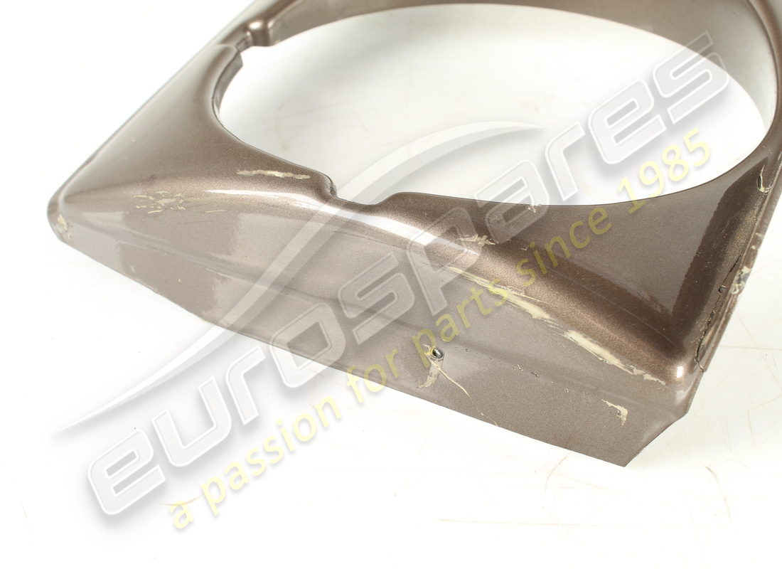 marco del faro derecho ferrari dañado. número de pieza 2558203200 (2)