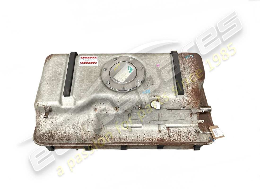 CONJUNTO DE TANQUE Y RECIPIENTE Aston Martin USADO. NÚMERO DE PARTE BG433411296 (1)