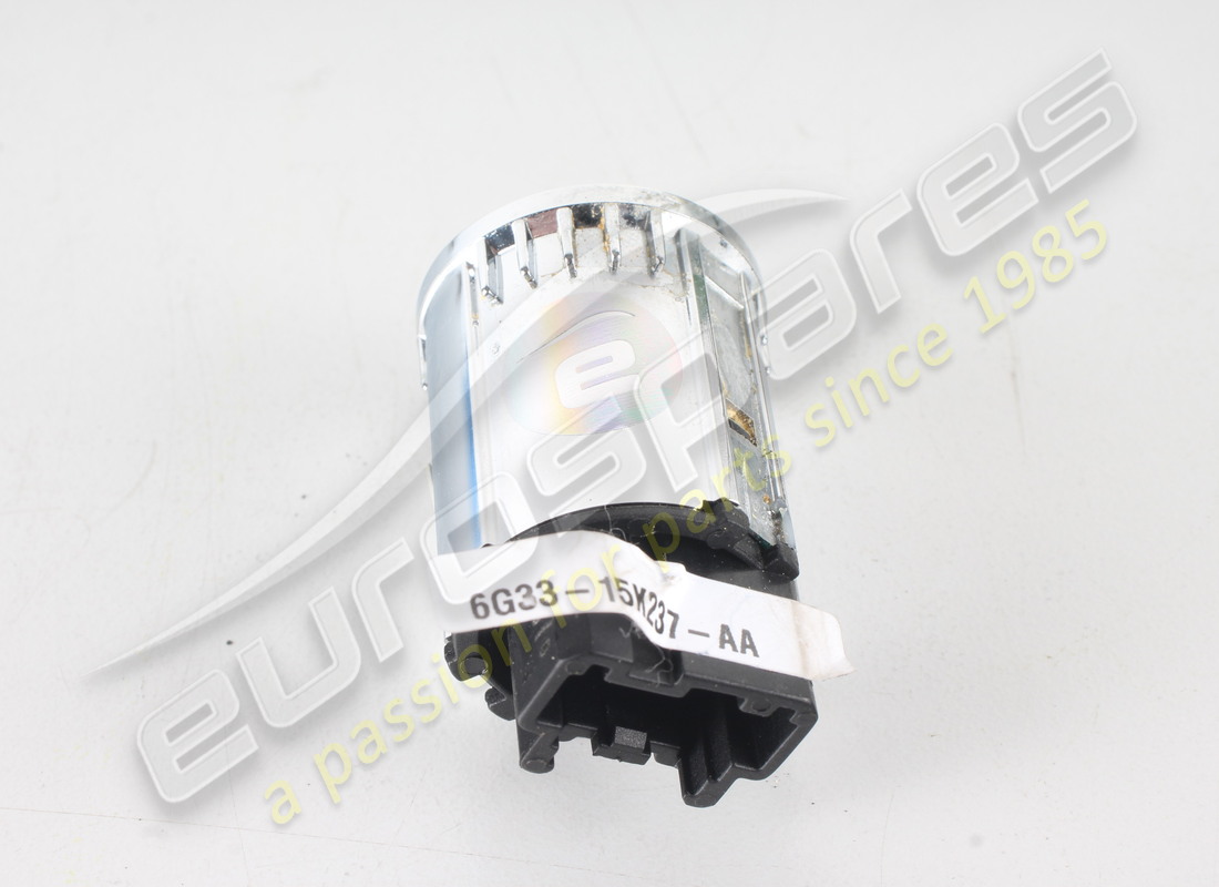 interruptor de luces antiniebla trasera dañado aston martin. número de pieza 6g3315k237aa (2)