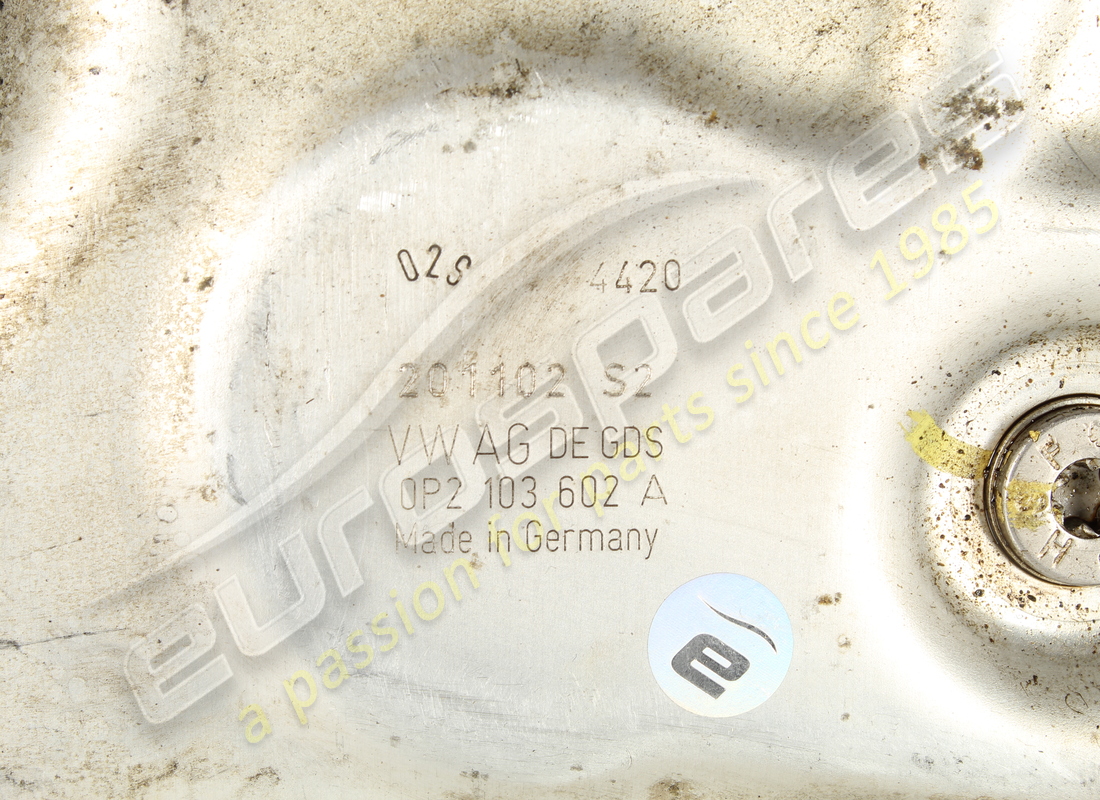 CÁRTER DE ACEITE USADO LAMBORGHINI CON ABERTURA PARA. NÚMERO DE PIEZA 0P2103602A (5) cárter de aceite usado lamborghini con abertura para. número de pieza 0p2103602a (5)