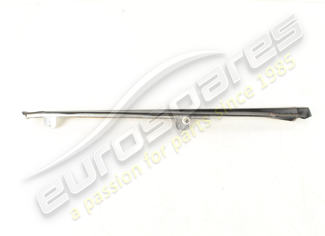 MOLDURA FERRARI RH USADA. NÚMERO DE PARTE 61190900 (4) moldura ferrari rh usada. número de parte 61190900 (4)