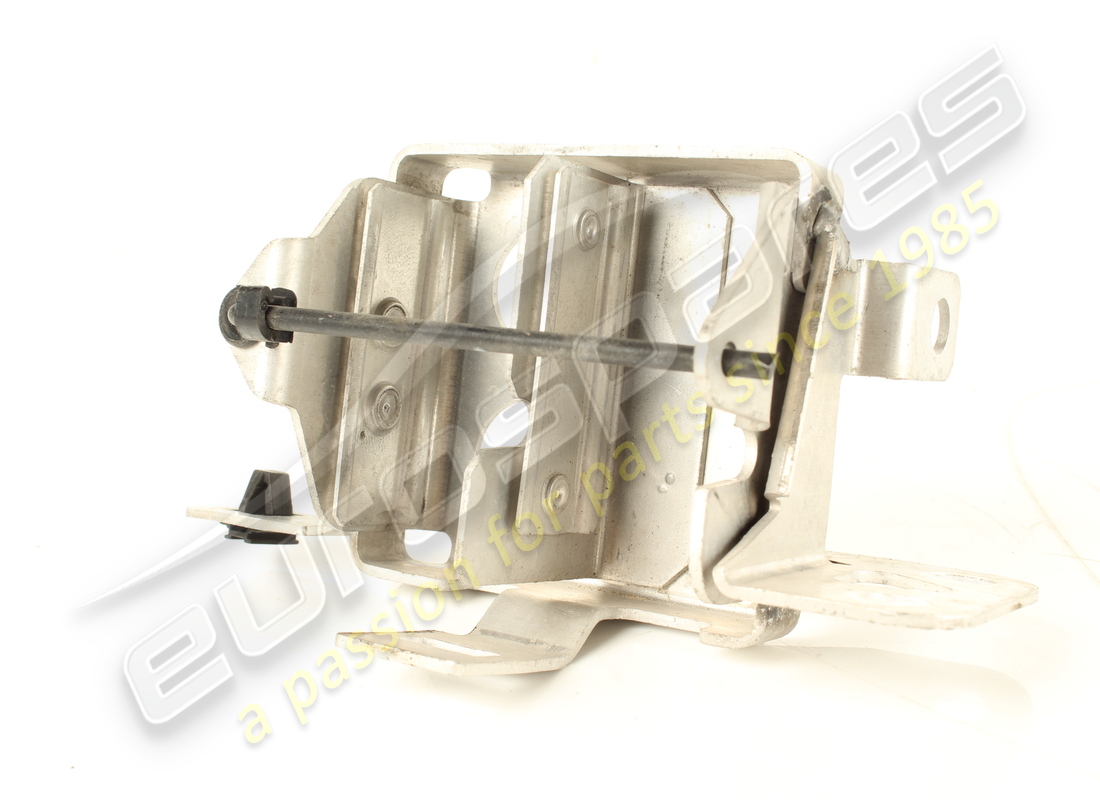 SOPORTE DE MONTAJE DE VÁLVULA TGK USADO Ferrari. NÚMERO DE PIEZA 84066200 (1)
