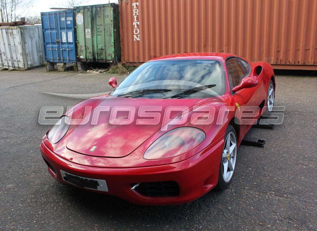 ferrari 360 modena preparándose para el desmantelamiento en eurospares