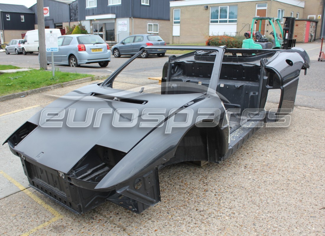 ferrari 348 (2.7 motronic) preparándose para el desmantelamiento en eurospares