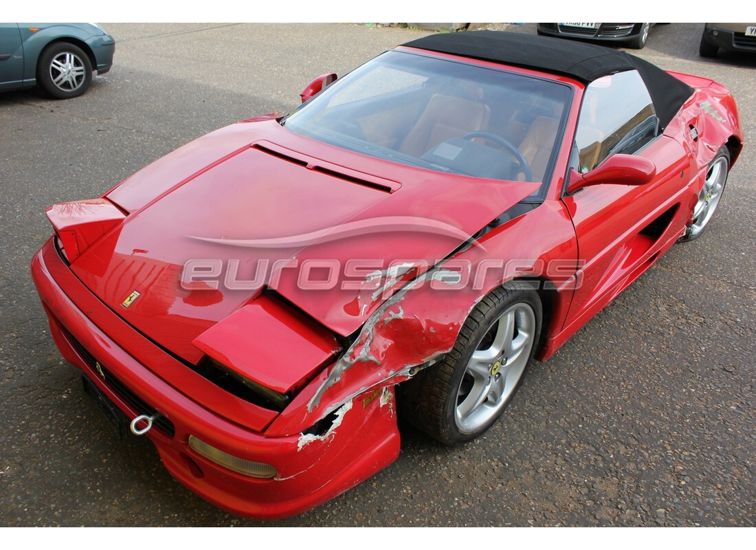 ferrari 355 (5.2 motronic) preparándose para el desmantelamiento en eurospares