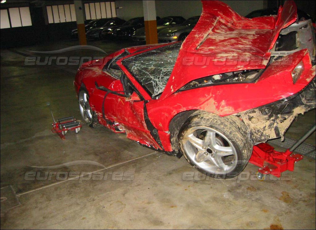 ferrari 355 (2.7 motronic) preparándose para el desmantelamiento en eurospares