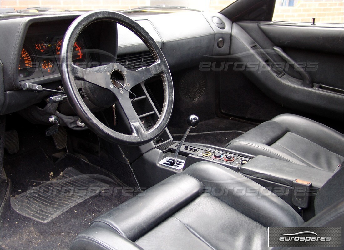 ferrari testarossa (1990) con 18,000 kilómetros, en preparación para desmantelamiento #6