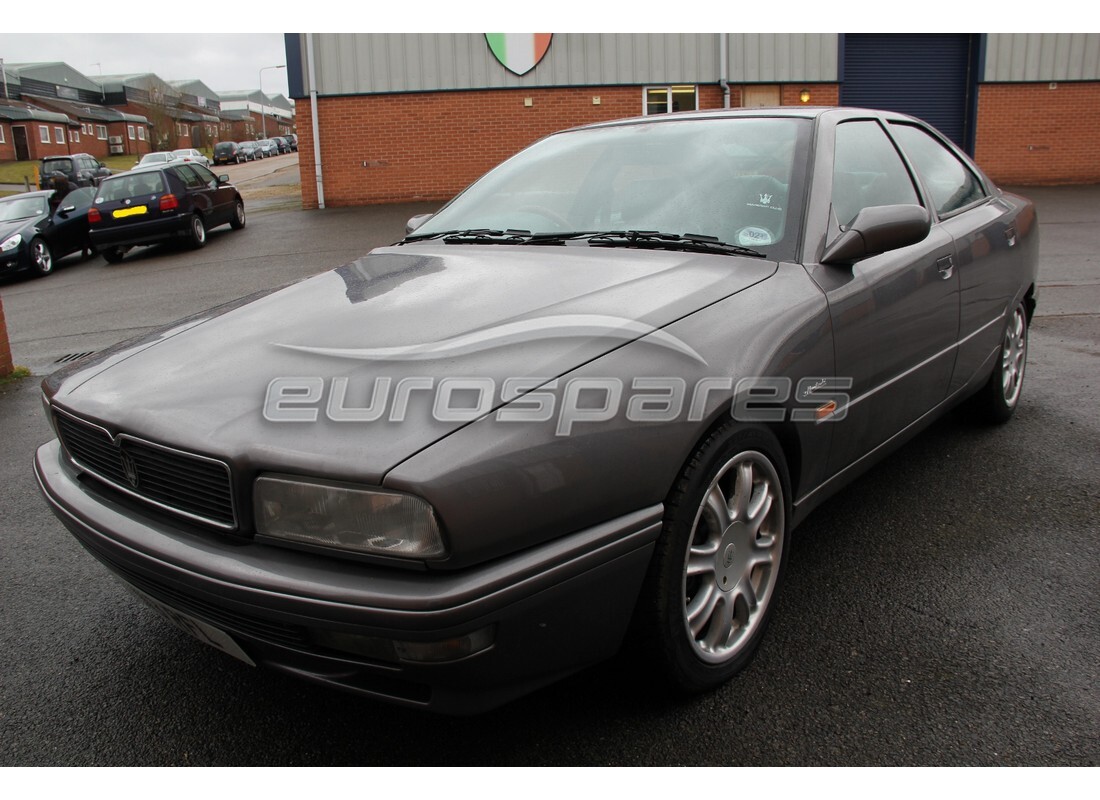 maserati qtp. 3.2 v8 (1999) preparándose para el desmantelamiento en eurospares