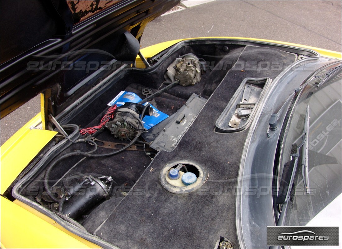 ferrari testarossa (1990) con 18,000 kilómetros, en preparación para desmantelamiento #4
