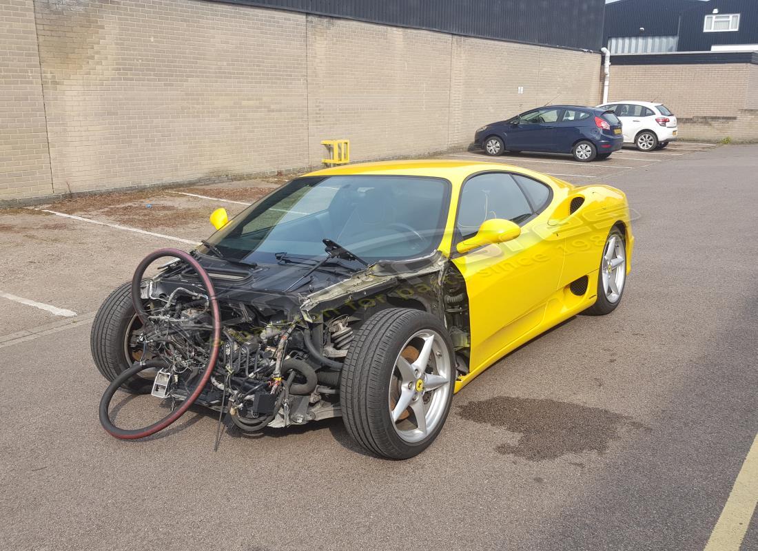 ferrari 360 modena preparándose para el desmantelamiento en eurospares