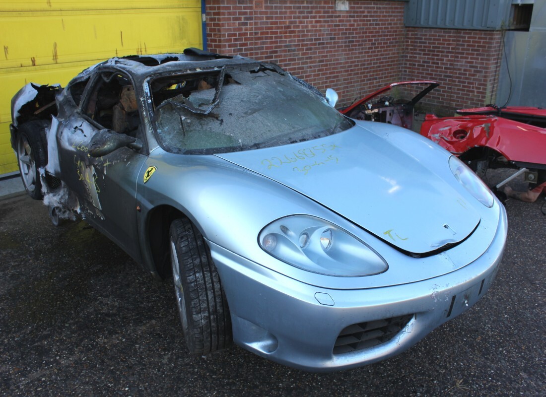 ferrari 360 modena con desconocido, preparándose para desmantelar #3