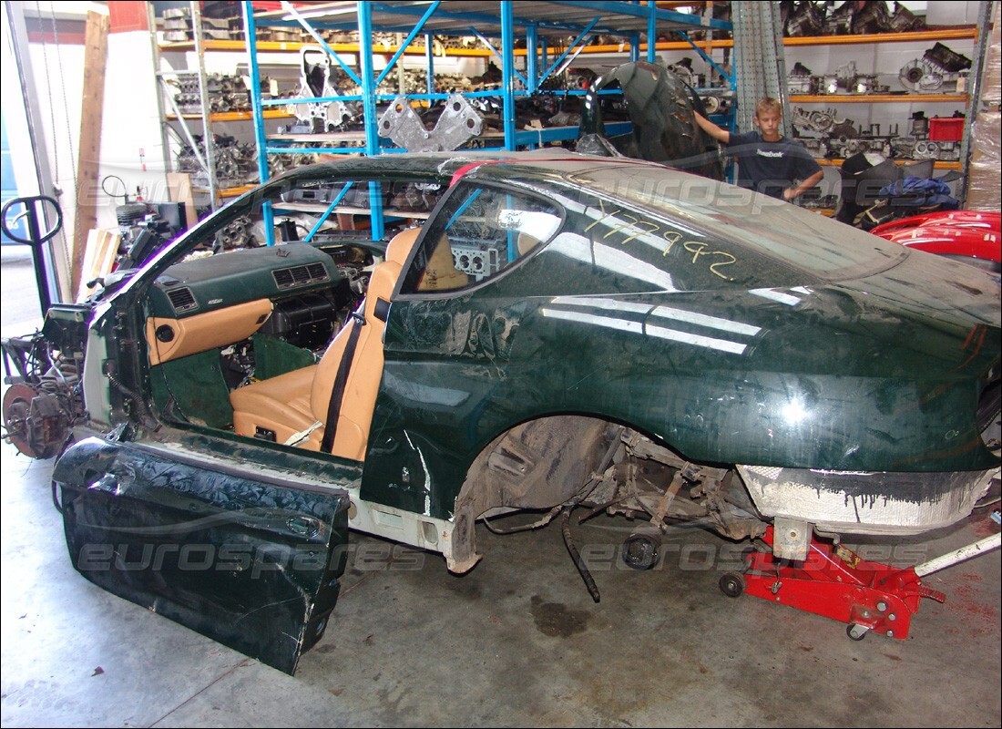 ferrari 456 gt/gta preparándose para el desmantelamiento en eurospares