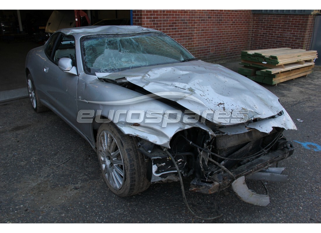 maserati 4200 coupe (2003) con 27,600 miles, preparándose para desmantelar #2