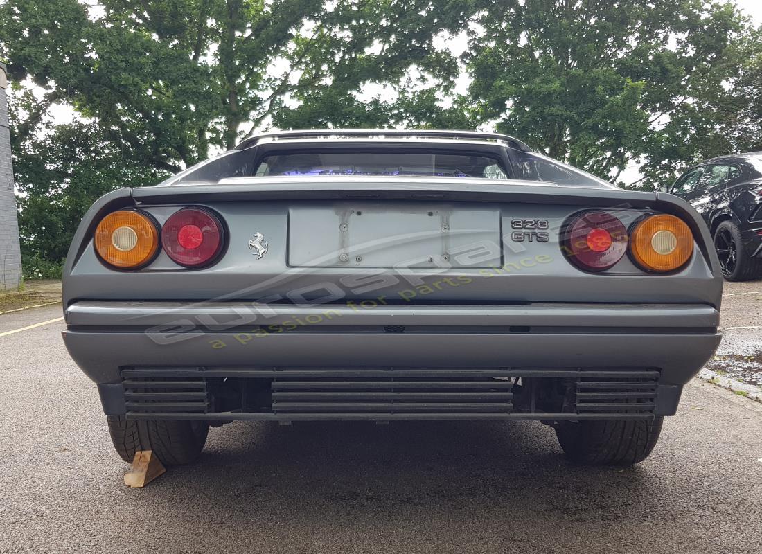 ferrari 328 (1985) con 20,317 kilómetros, en preparación para desmantelamiento #4