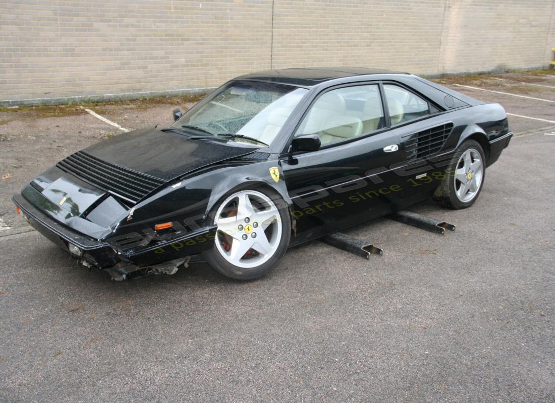 ferrari mondial 3.0 qv (1984) preparándose para el desmantelamiento en eurospares