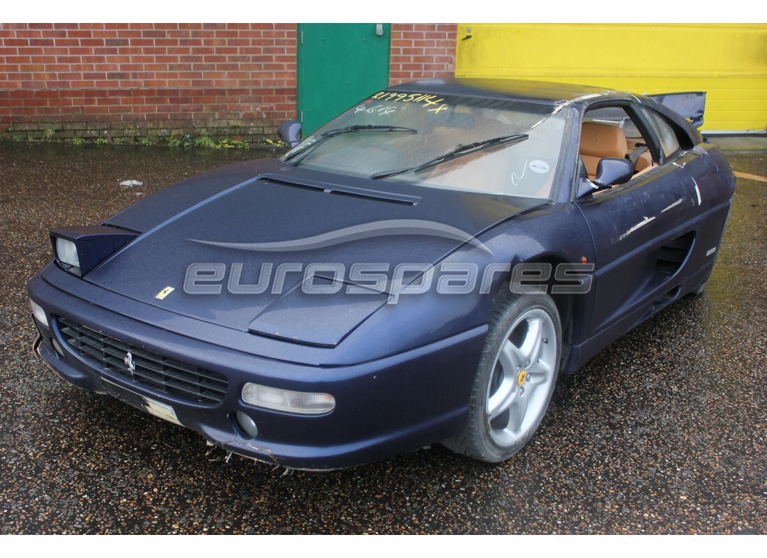 ferrari 355 (2.7 motronic) preparándose para el desmantelamiento en eurospares