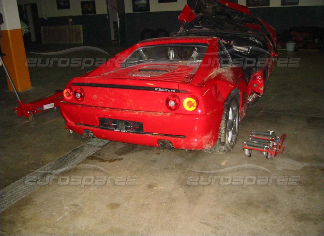 ferrari 355 (2.7 motronic) con desconocido, preparándose para desmantelar #3