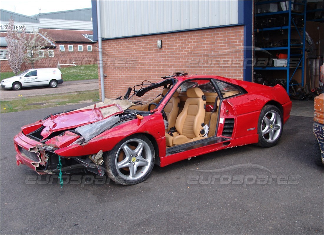 ferrari 355 (2.7 motronic) preparándose para el desmantelamiento en eurospares