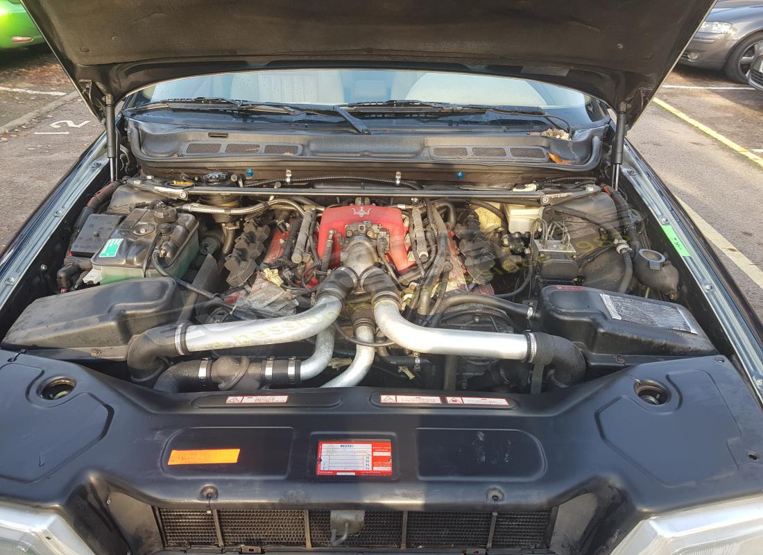 maserati qtp v6 (1996) con varios, preparándose para desmantelar #15