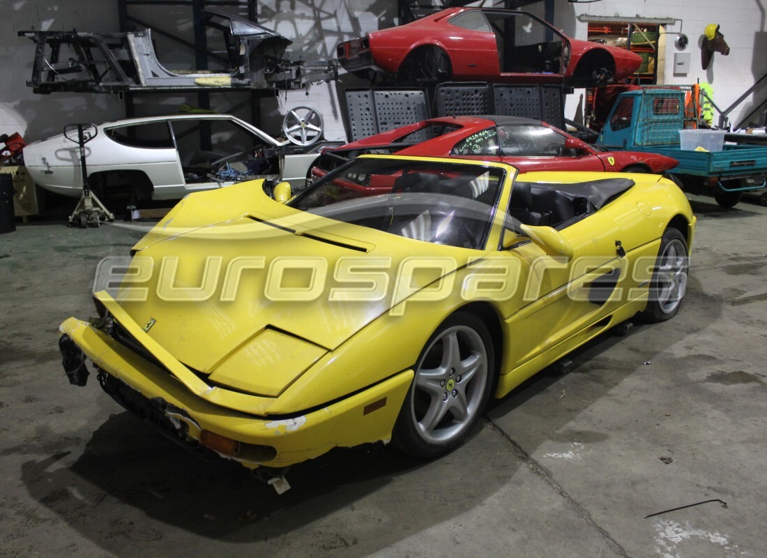 ferrari 355 (5.2 motronic) preparándose para el desmantelamiento en eurospares