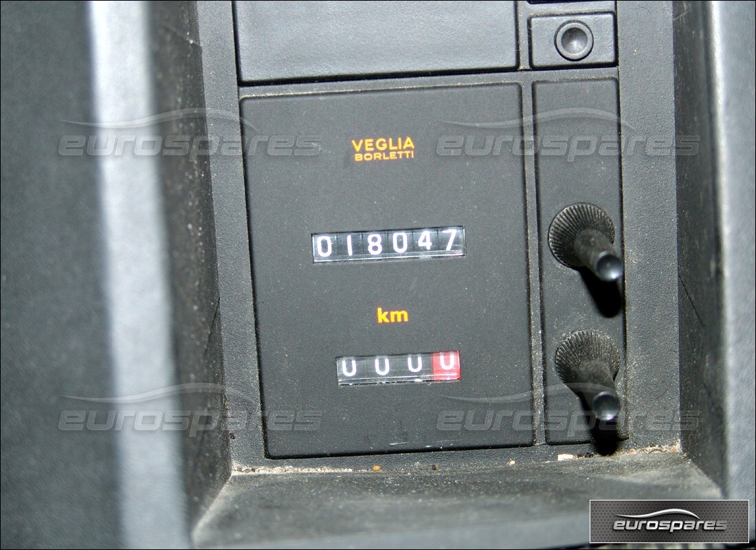 ferrari testarossa (1990) con 18,000 kilómetros, en preparación para desmantelamiento #10