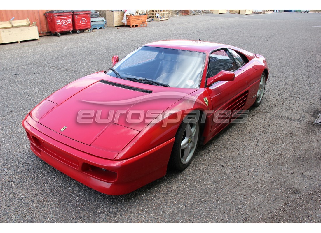 ferrari 348 (2.7 motronic) preparándose para el desmantelamiento en eurospares