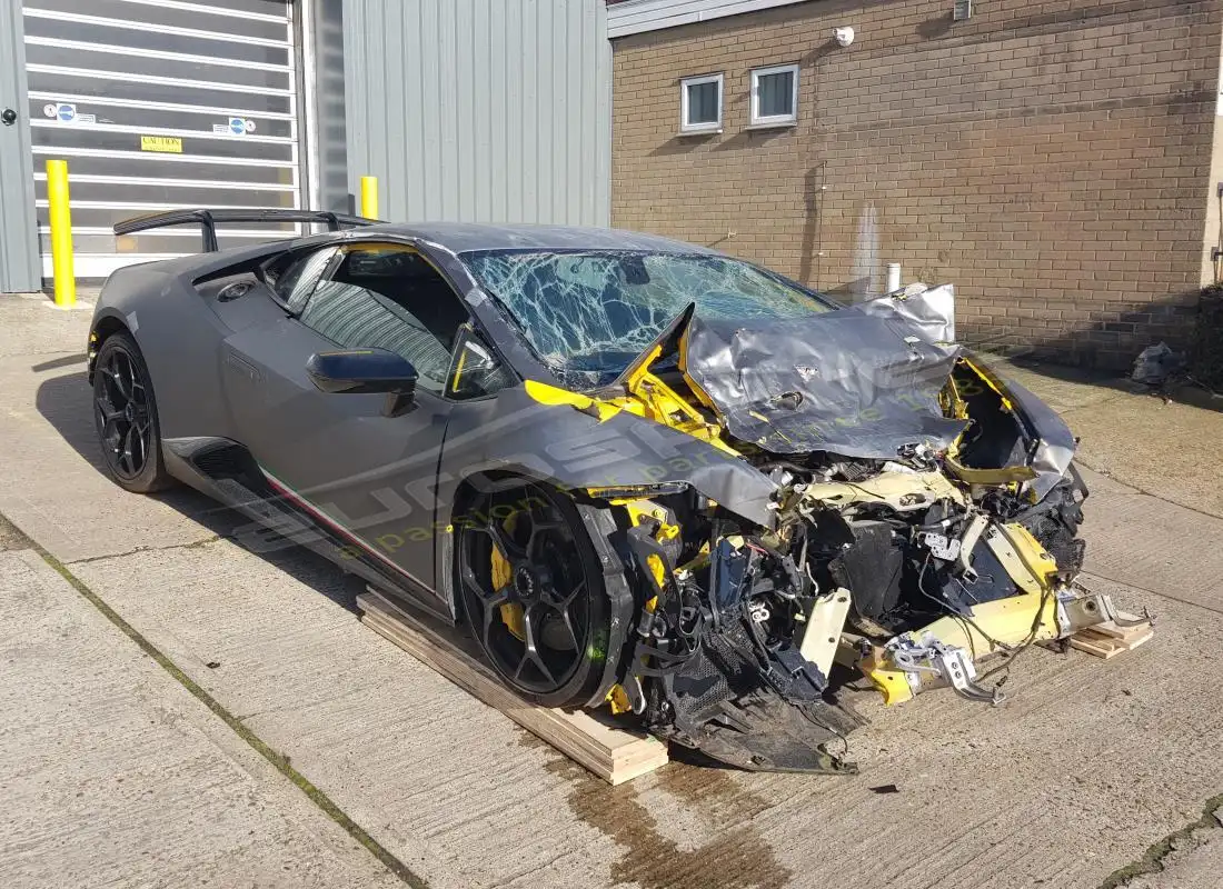 lamborghini performante coupe (2018) con 0 millas, preparándose para el desmantelamiento #7