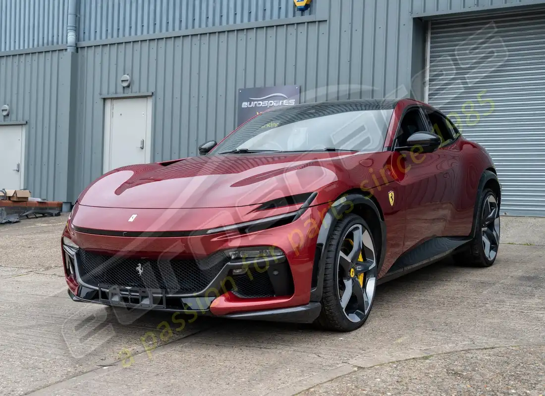 ferrari purosangue preparándose para el desmantelamiento en eurospares